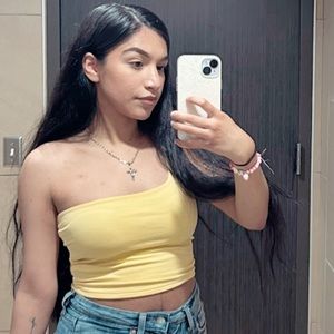 One sleeve yellow crop top 💛💛💛💛